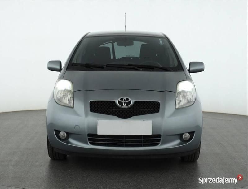 Srebrny Używany 2006 Toyota Yaris Hatchback | 12 499 zł (Dość drogi) - Obraz 1/4
