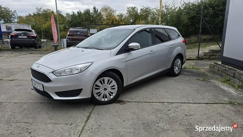 Srebrny Używany 2015 Ford Focus Kombi | 22 500 zł (Dobra cena) - Obraz 1/4