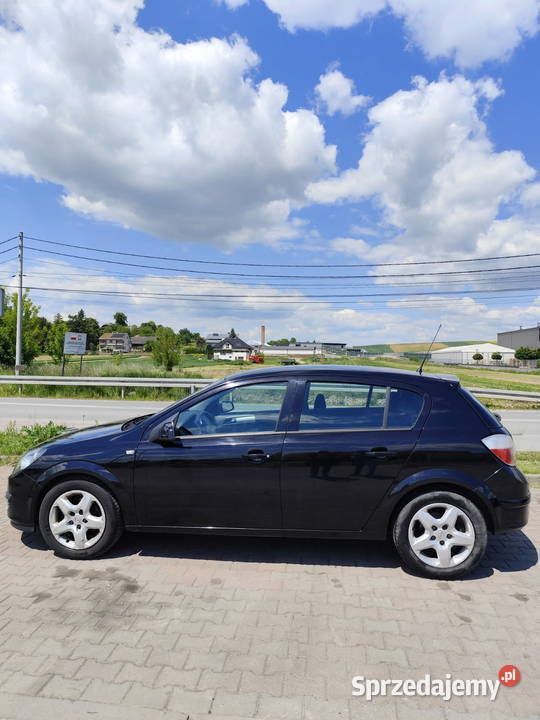Czarny Używany 2006 Opel Astra Hatchback | 10 800 zł - Obraz 1/4