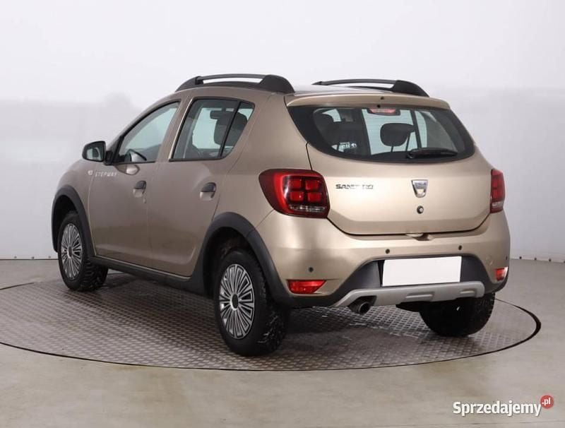 Używany Dacia Sandero 90 KM (66 kW) 2019 Beżowy Hatchback