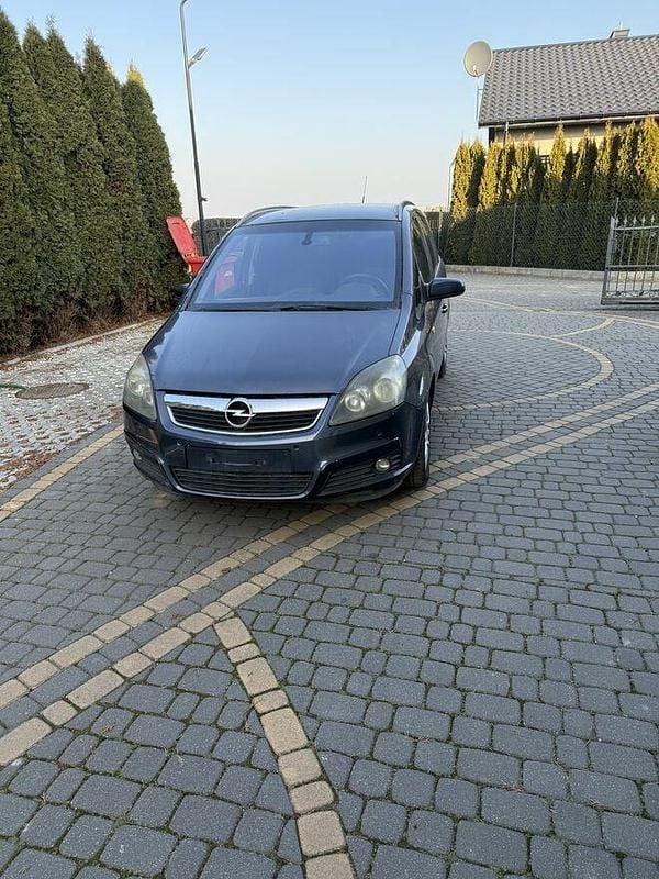 Szary Używany 2007 Opel Zafira Minivan | 5600 zł (Dobra cena) - Obraz 1/4