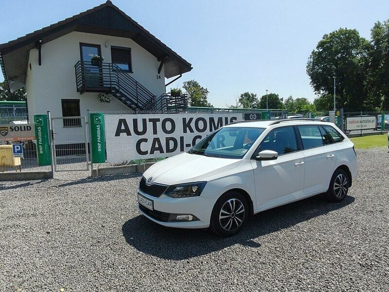Biały Używany 2015 Skoda Fabia Kombi | 19 900 zł (Uczciwa cena) - Obraz 1/4
