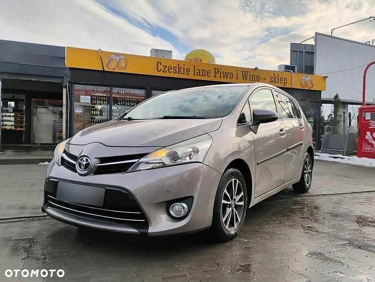 Używany Toyota Verso Premium 2015 Brązowobeżowy Minivan