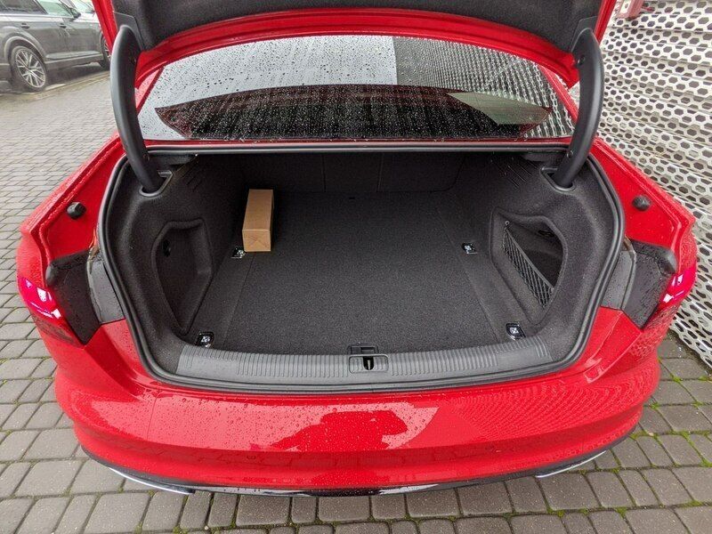 Używany Audi A4 Advanced 204 KM (150 kW) 2020 Czerwony Sedan/Limuzyna