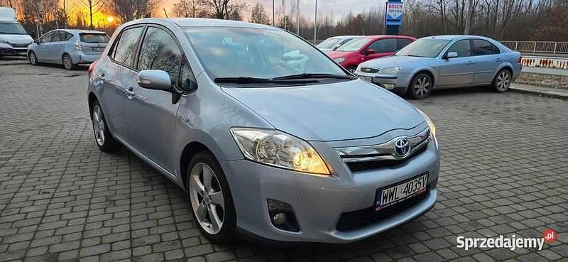 Niebieski Używany 2011 Toyota Auris Hybrid Executive Hatchback | 29 900 zł - Obraz 1/4