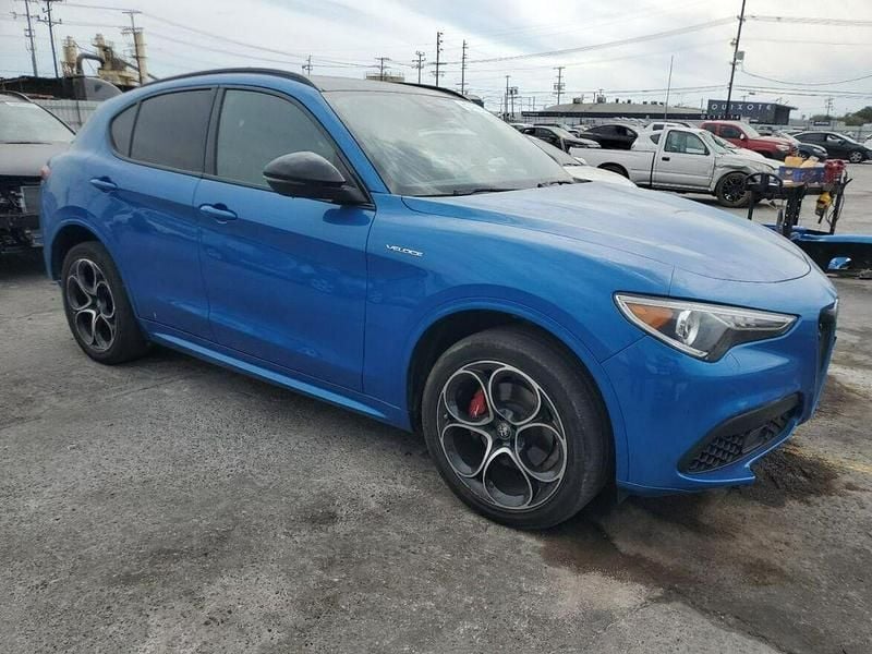 Niebieski Używany 2023 Alfa Romeo Stelvio Ti SUV | 67 380 zł - Obraz 1/3