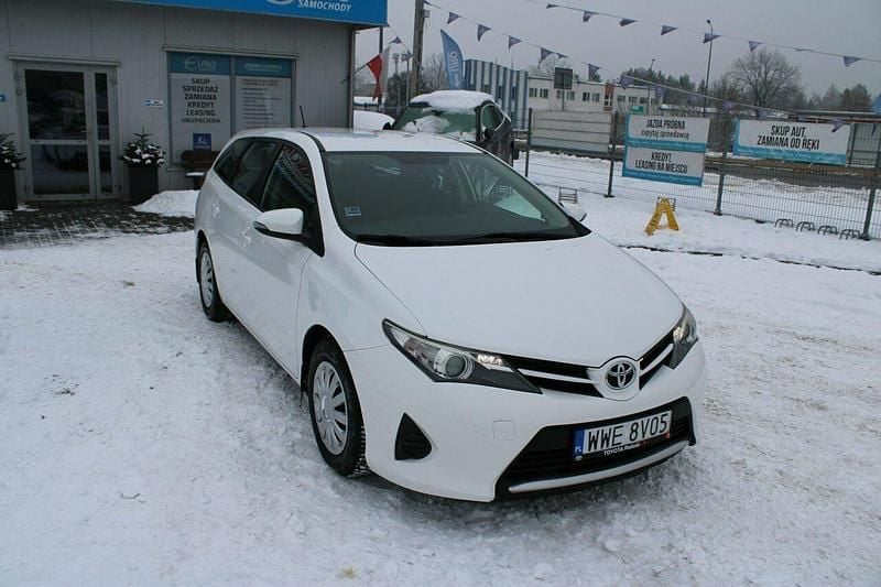 Używany Toyota Auris 90 KM (66 kW) 2015 Biały Kombi