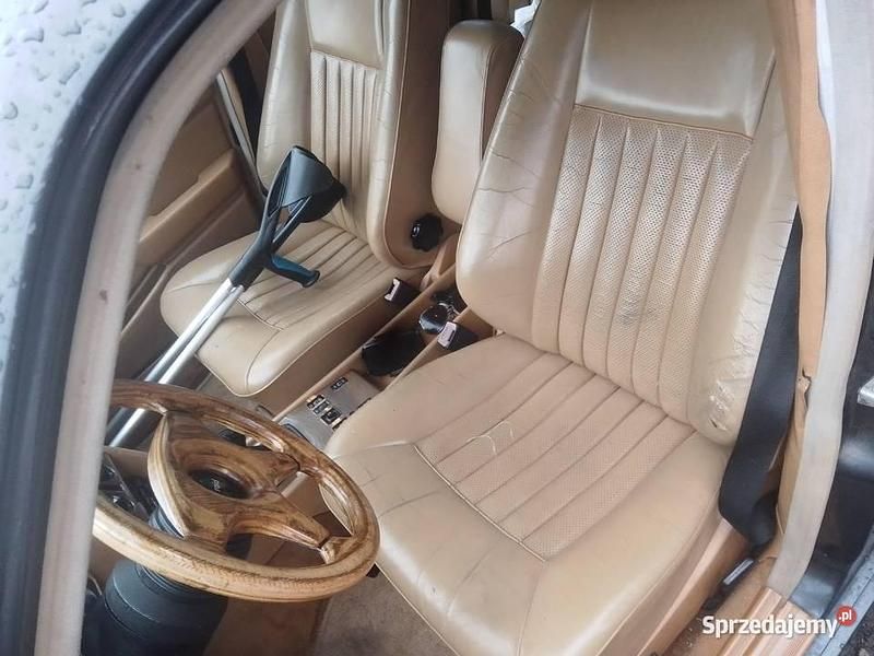 Używany 1988 Mercedes E260 Sedan/Limuzyna | 14 500 zł - Obraz 1/4