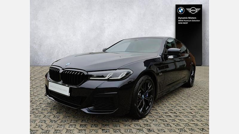 Czarny carbon m metalizowany Używany 2021 BMW 530e Shadowline Sedan/Limuzyna | 194 900 zł (Drogi) - Obraz 1/4