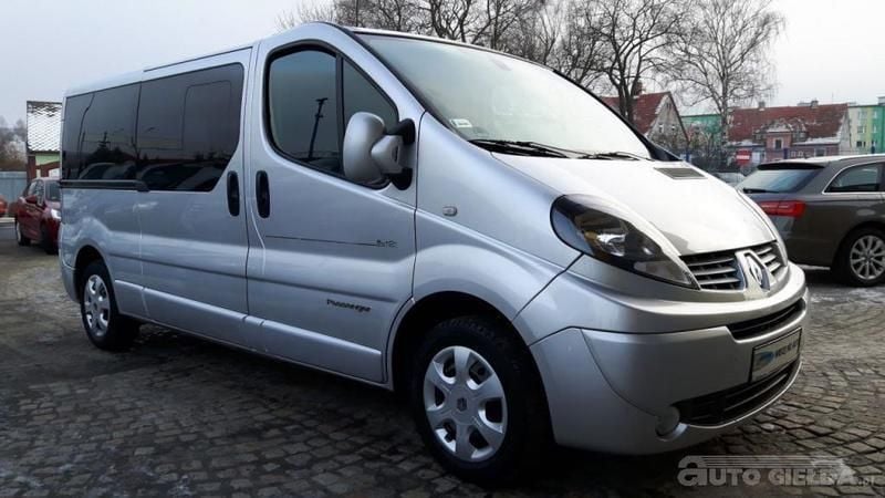 Używany Renault Trafic 2012 Srebrny metalik Minivan