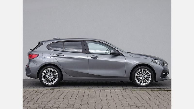 Używany BMW 118 Advantage 136 KM (100 kW) 2024 Szary skyscraper m metalizowany Hatchback
