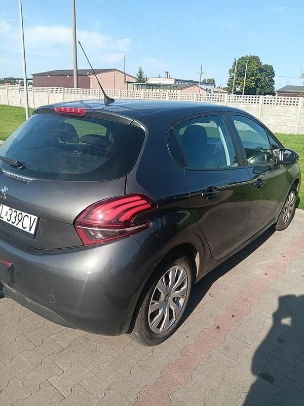 Używany Peugeot 208 2017 Czarny Hatchback