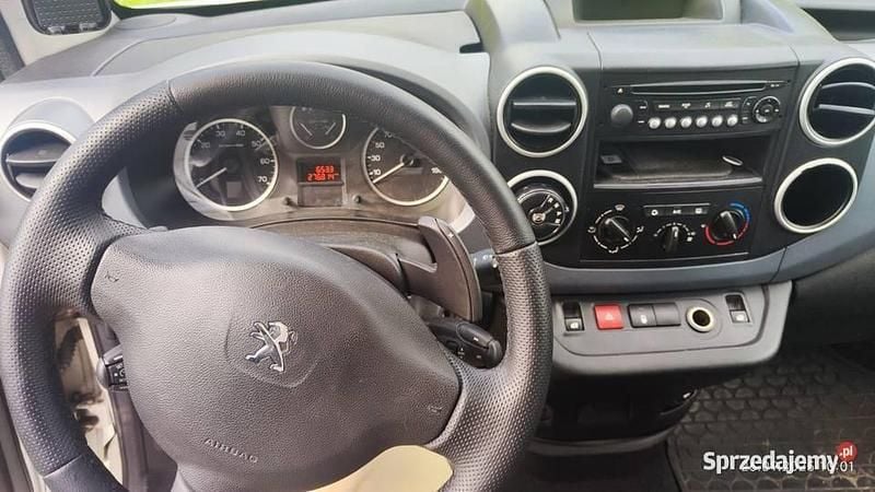 Biały Używany 2014 Peugeot Partner Tepee Minivan | 24 500 zł - Obraz 1/4