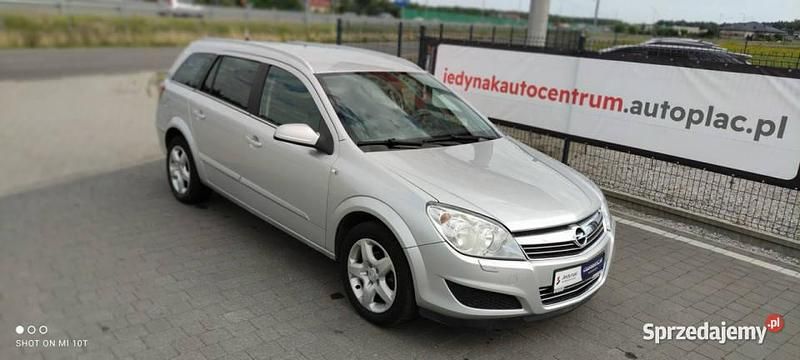Srebrny (metalik) Używany 2009 Opel Astra Sedan/Limuzyna | 10 800 zł (Uczciwa cena) - Obraz 1/4