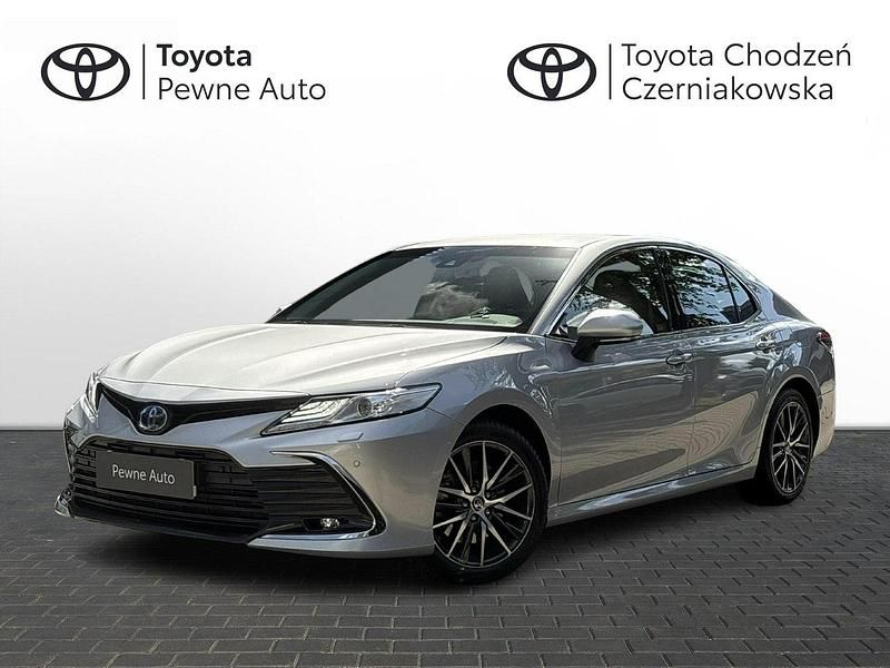 Srebrny Używany 2023 Toyota Camry Executive Sedan/Limuzyna | 149 900 zł (Dobra cena) - Obraz 1/4