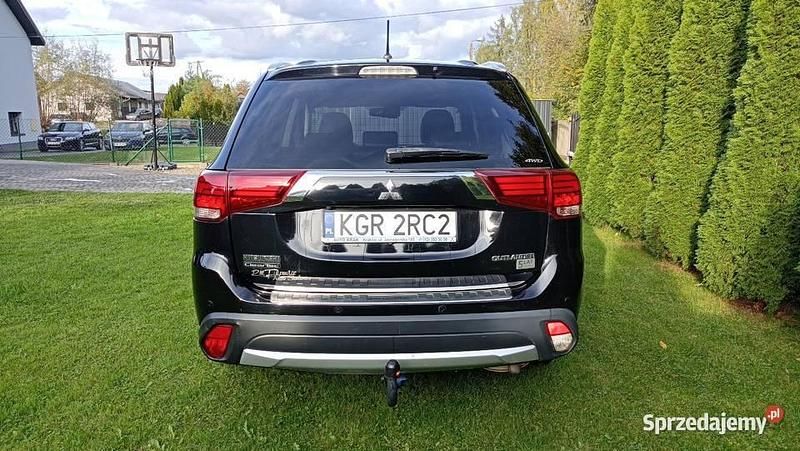 Używany Mitsubishi Outlander 150 KM (110 kW) 2016 Czarny SUV
