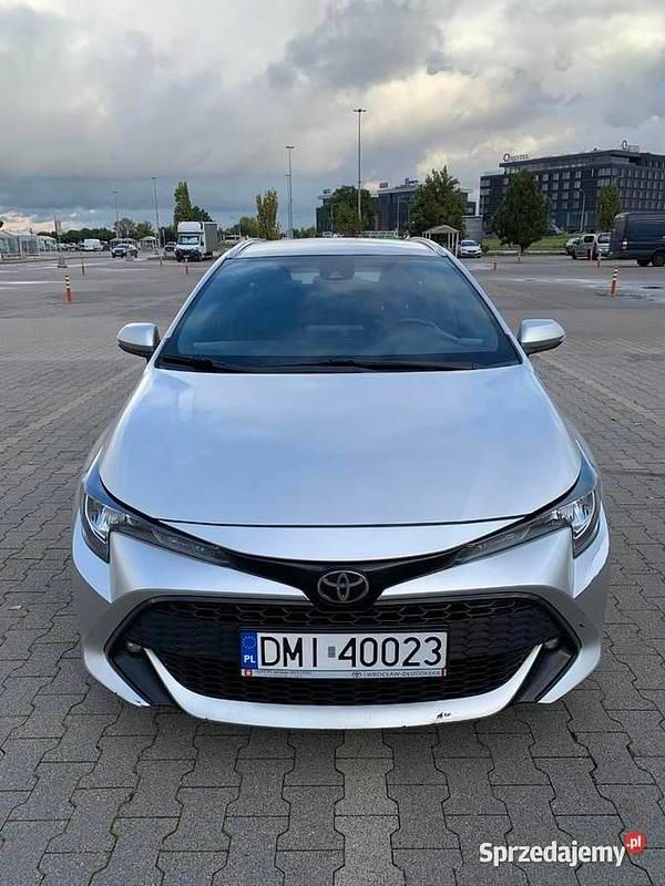 Używany Toyota Corolla Comfort 116 KM (85 kW) 2019 Srebrny Kombi
