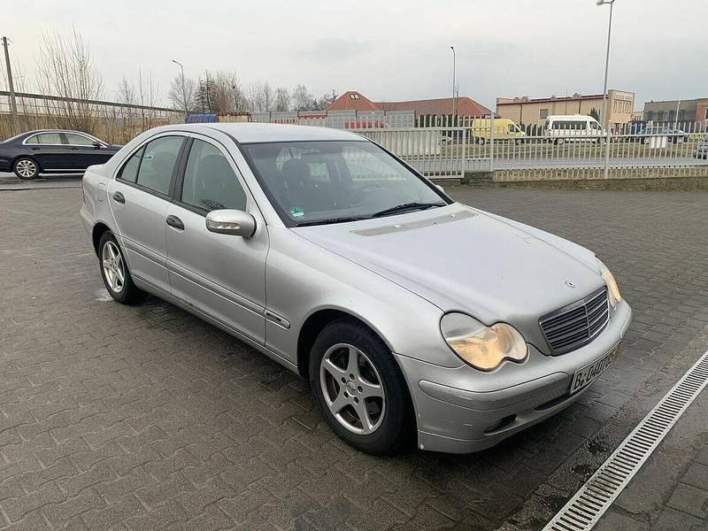 Srebrny Używany 2003 Mercedes C180 Elegance Sedan/Limuzyna | 13 000 zł - Obraz 1/4