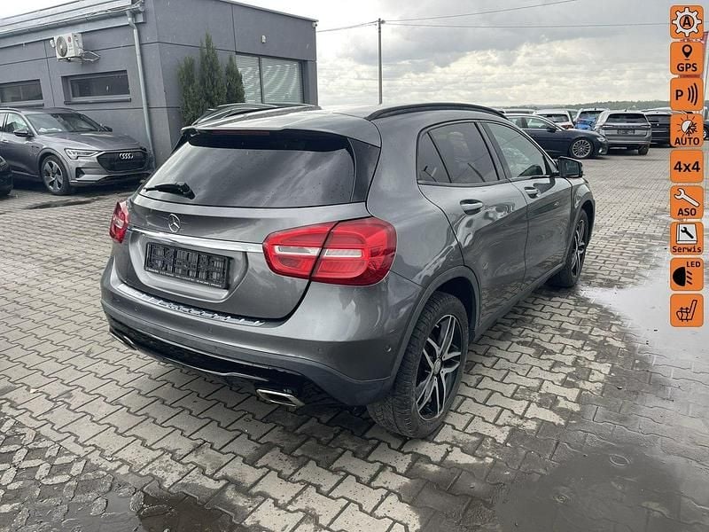 Grafitowy (metalik, perła) Używany 2014 Mercedes GLA220 SUV | 28 900 zł - Obraz 1/4
