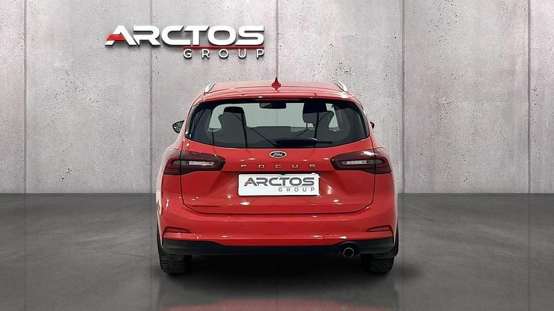 Używany Ford Focus Titanium 120 KM (88 kW) 2022 Czerwony Kombi