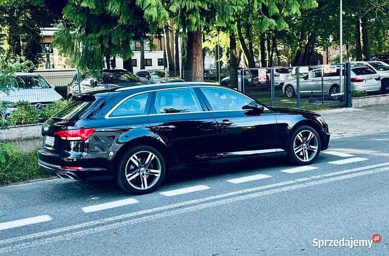 Używany Audi A4 2019 Czarny Sedan/Limuzyna
