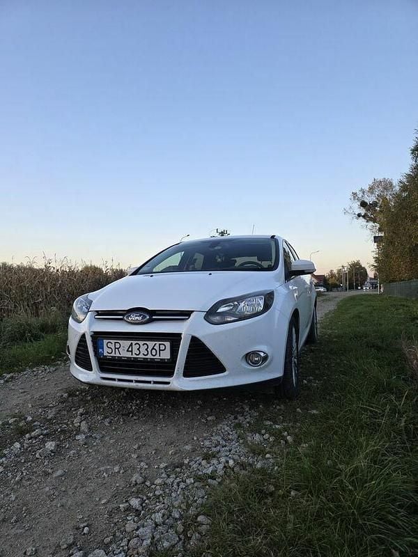 Biały Używany 2014 Ford Focus Hatchback | 20 000 zł (Uczciwa cena) - Obraz 1/4