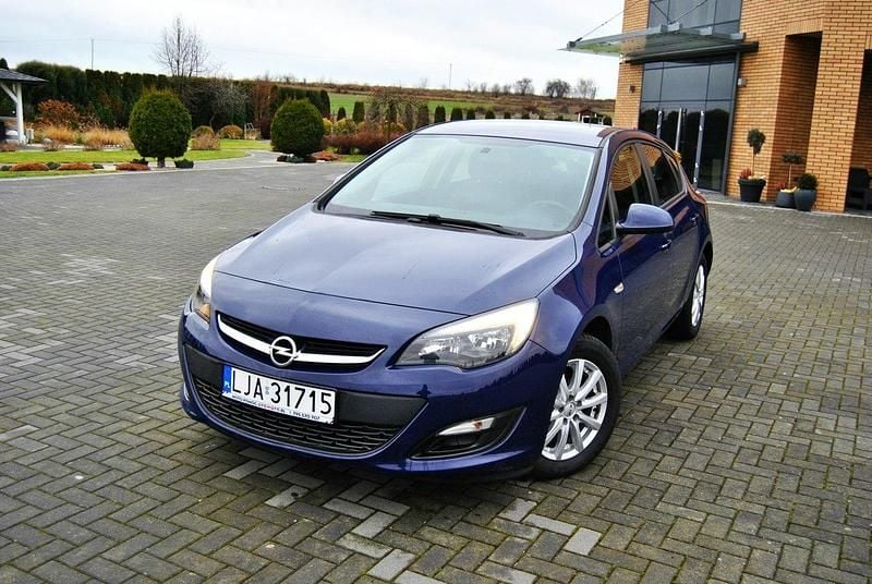 Używany Opel Astra 87 KM (63 kW) 2013 Granatowy Hatchback
