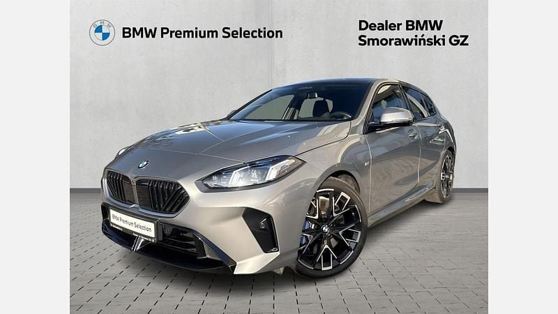 Szary skyscraper metalizowany Używany 2024 BMW 120 Shadowline Hatchback | 164 900 zł (Super Cena) - Obraz 1/3