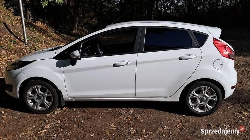 Biały Używany 2014 Ford Fiesta Hatchback | 23 000 zł (Uczciwa cena) - Obraz 1/4
