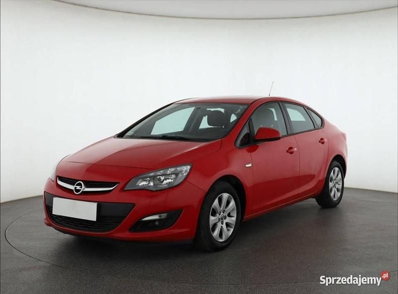Używany Opel Astra 140 KM (102 kW) 2015 Czerwony Sedan/Limuzyna