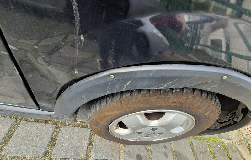 Używany Opel Corsa 75 KM (55 kW) 2003 Czarny Hatchback