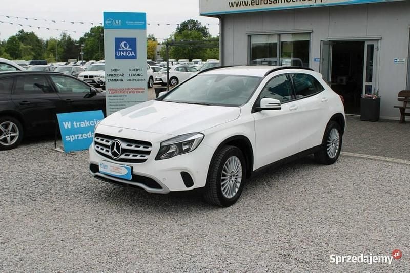 Biały Używany 2019 Mercedes GLA180 SUV | 86 900 zł - Obraz 1/4