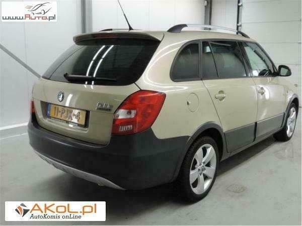 Używany Skoda Fabia 105 KM (77 kW) 2011 Beżowy Hatchback