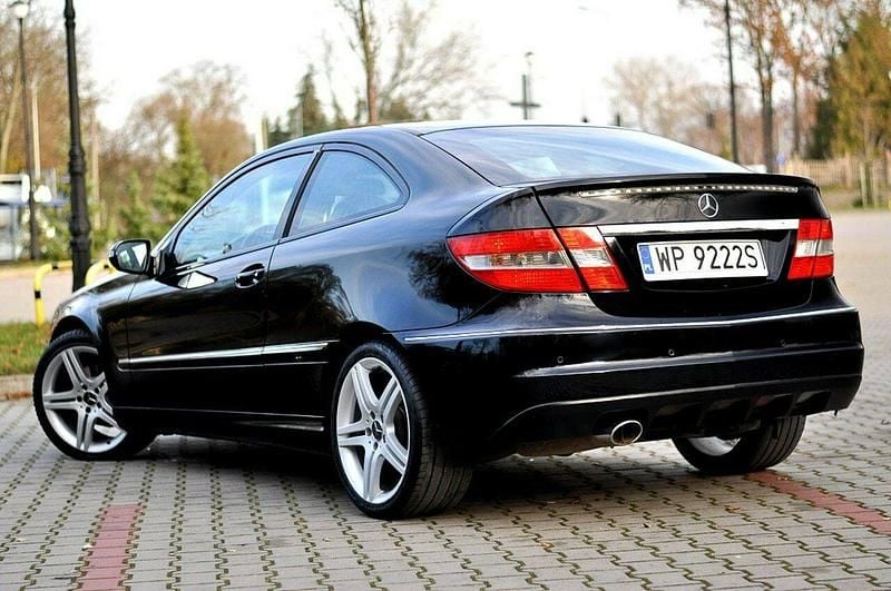 Używany Mercedes CLC200 2010 Czarny Hatchback