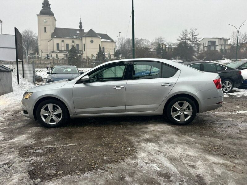 Używany Skoda Octavia 115 KM (84 kW) 2019 Srebrny (metalik) Sedan/Limuzyna
