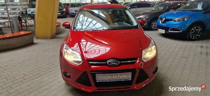 Bordowy Używany 2013 Ford Focus Hatchback | 29 500 zł (Uczciwa cena) - Obraz 1/2