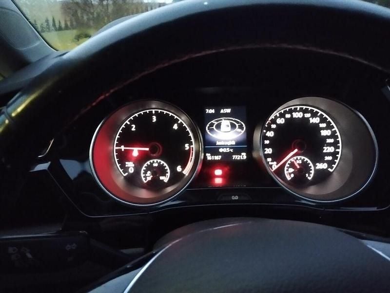 Używany VW Touran 2015 Brązowobeżowy Minivan