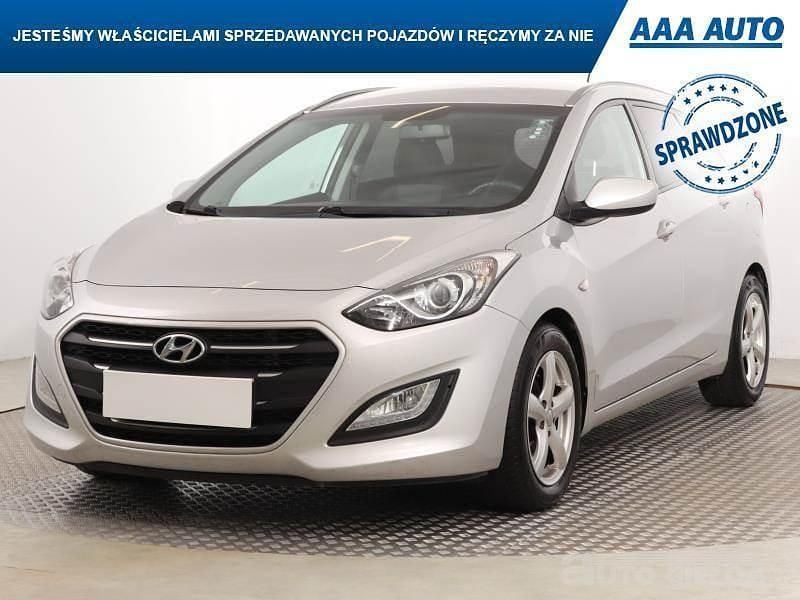 Używany Hyundai i30 90 KM (66 kW) 2015 Srebrny
