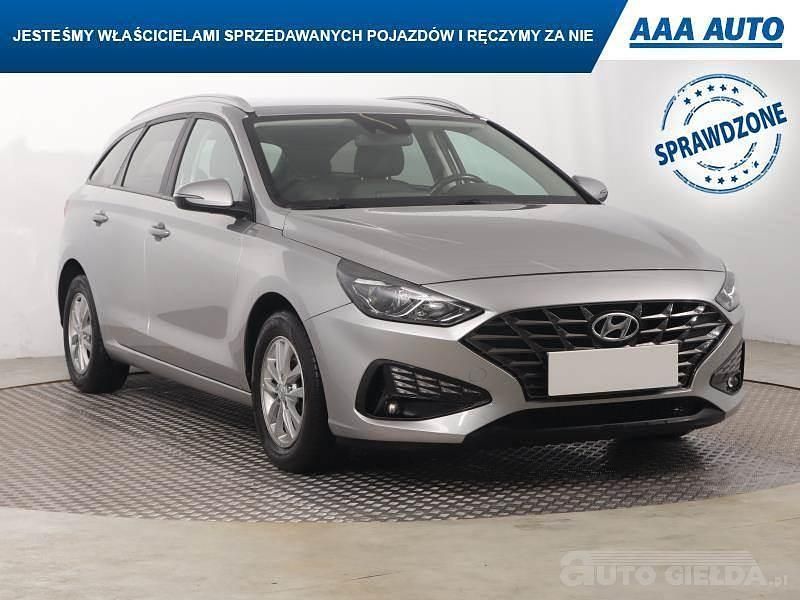 Używany Hyundai i30 120 KM (88 kW) 2022 Srebrny