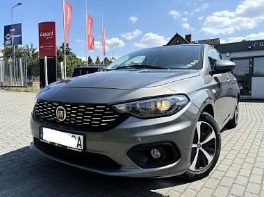 Szary Używany 2017 Fiat Tipo Hatchback | 33 990 zł (Uczciwa cena) - Obraz 1/4