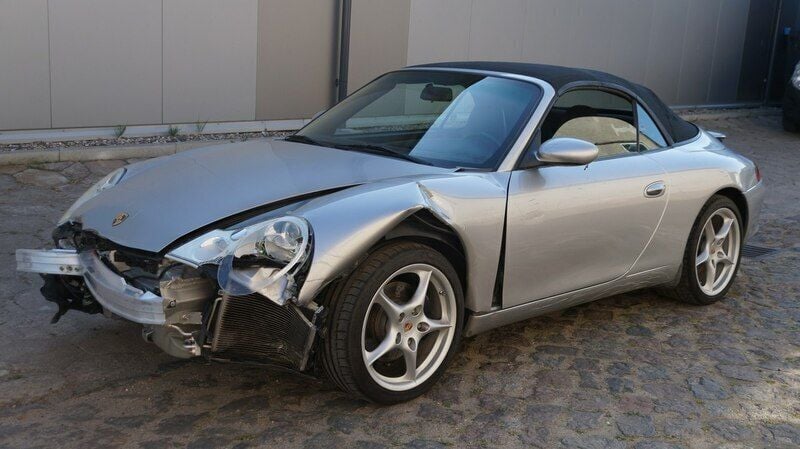 Srebrny (metalik) Używany 2003 Porsche 911 Kabriolet | 71 900 zł - Obraz 1/4