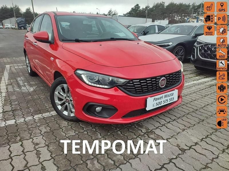 Czerwony Używany 2018 Fiat Tipo Hatchback | 43 900 zł (Uczciwa cena) - Obraz 1/4