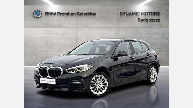Czarny szafir metalizowany Używany 2021 BMW 118 Advantage Hatchback | 88 900 zł (Uczciwa cena) - Obraz 1/3