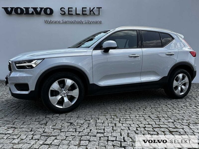 Srebrny Używany 2022 Volvo XC40 SUV | 129 900 zł (Uczciwa cena) - Obraz 1/3