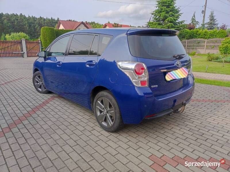 Niebieski Używany 2016 Toyota Verso Minivan | 38 500 zł (Dość drogi) - Obraz 1/4