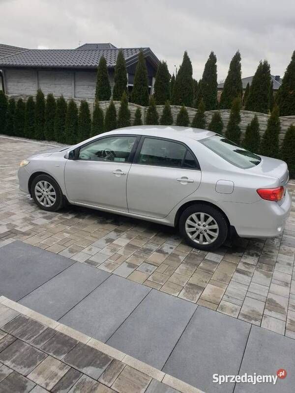 Używany Toyota Corolla 2008 Srebrny Sedan/Limuzyna