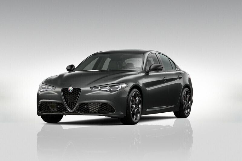 Lakier metalizowany szary vesuvio grey Nowe 2025 Alfa Romeo Giulia Veloce Sedan/Limuzyna | 234 500 zł (Dość drogi) - Obraz 1/4