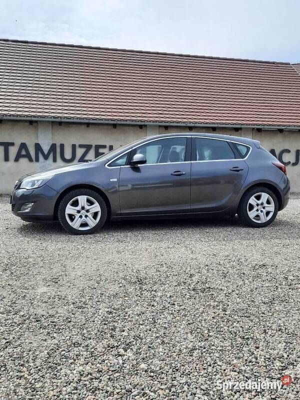Używany 2010 Opel Astra Cosmo Sedan/Limuzyna | 20 400 zł (Uczciwa cena) - Obraz 1/4