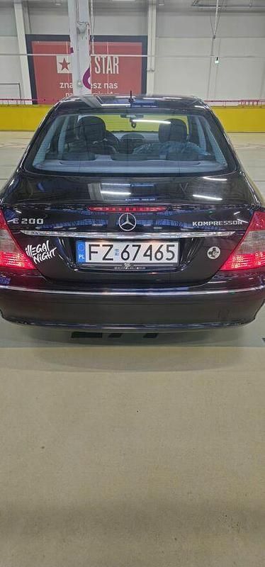 Używany Mercedes E200 2007 Czarny Sedan/Limuzyna