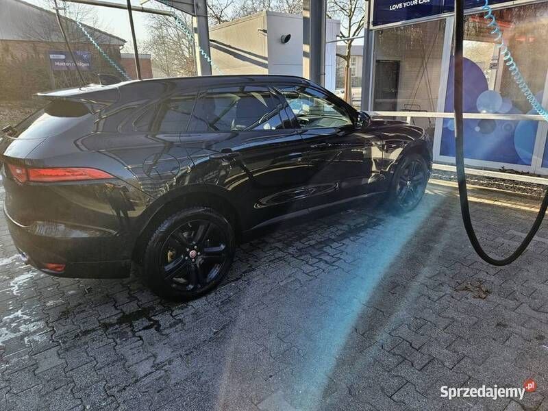 Używany 2017 Jaguar F-Pace SUV | 125 000 zł - Obraz 1/4